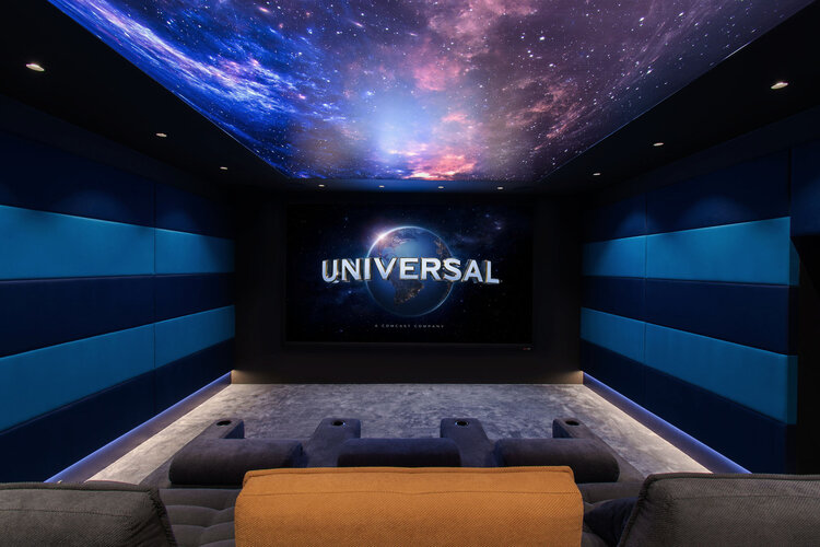 Домашний кинотеатр Dolby Atmos в офисе