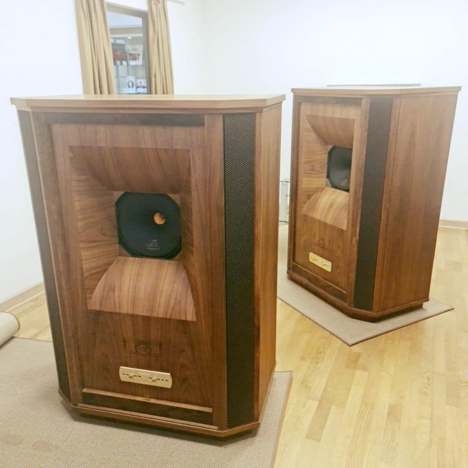 TANNOY Westminster Royal GR.jpg TANNOY Westminster Royal GR.jpg