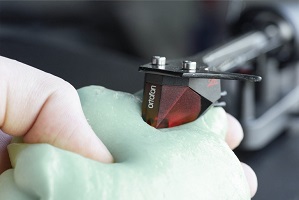 Vinyl-Clean-6.jpg Vinyl-Clean-6.jpg