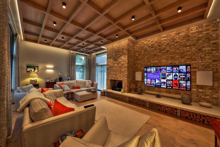 две настройки профиля; один с открытыми шторами и один с закрытыми шторами. Система управления автоматически выбирает правильный профиль в зависимости от того, открыты или закрыты шторы.