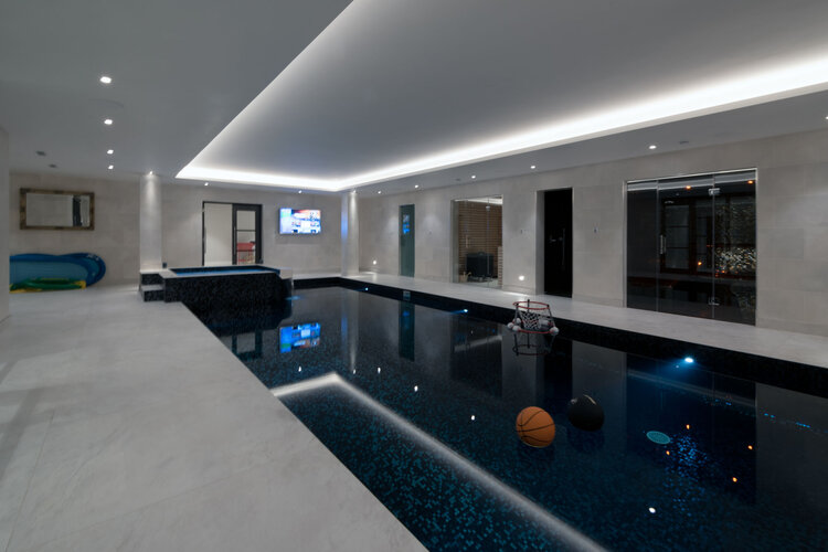 Озвучивание бассейна с парной и джакузи