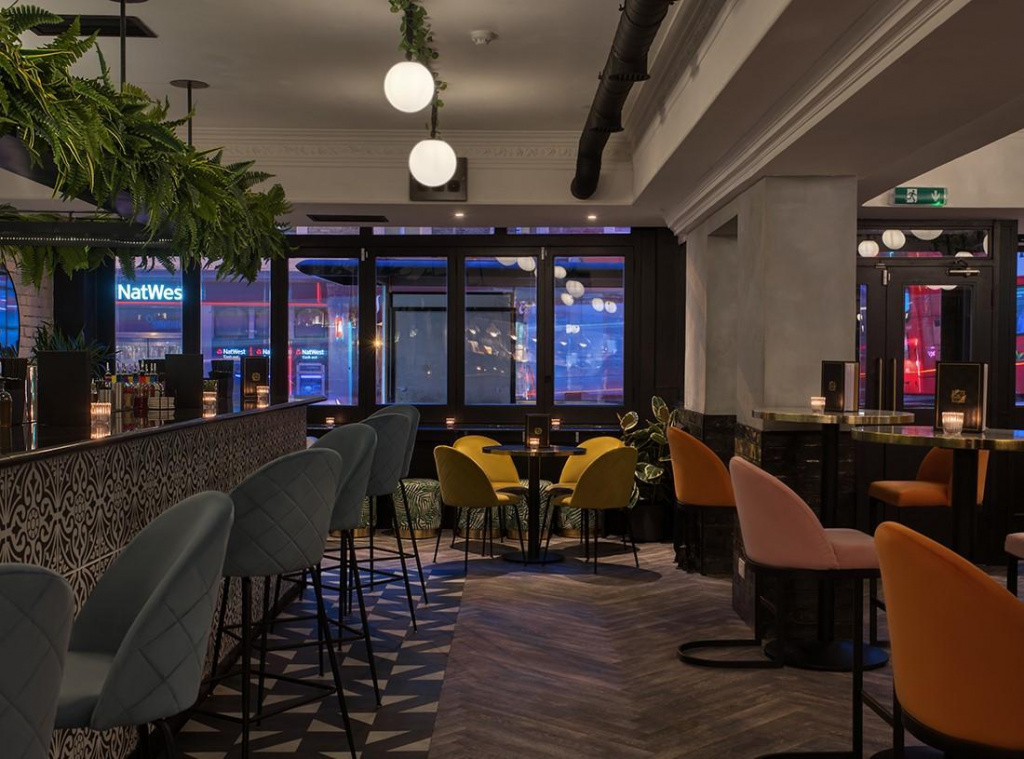 Инсталляция акустики в ресторане