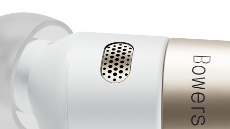 Bowers & Wilkins PI7 white_5