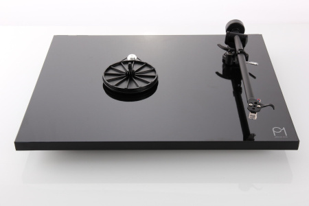 Rega Planar 1 black виниловый проигрыватель_1