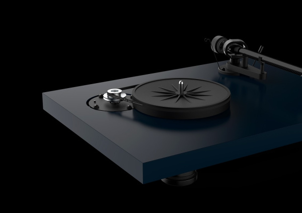 Pro-Ject DEBUT CARBON EVO (2M Red) HIGH GLOSS BLACK_1