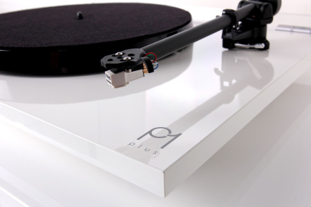 Rega Planar 1 PLUS white виниловый проигрыватель_3