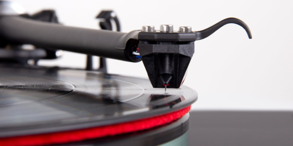 Rega Planar 6 black ANIA PRO МС виниловый проигрыватель_1