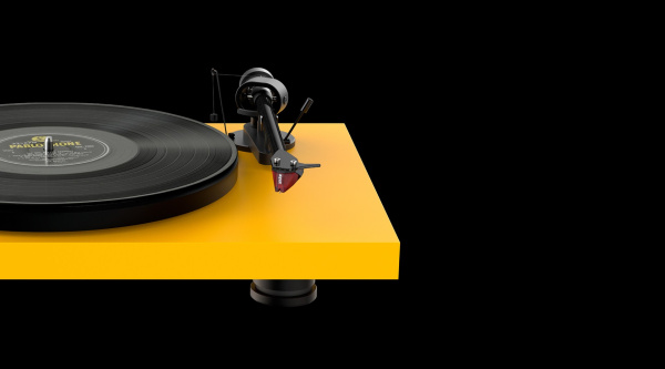 Pro-Ject DEBUT CARBON EVO (2M Red) SATIN YELLOW_1